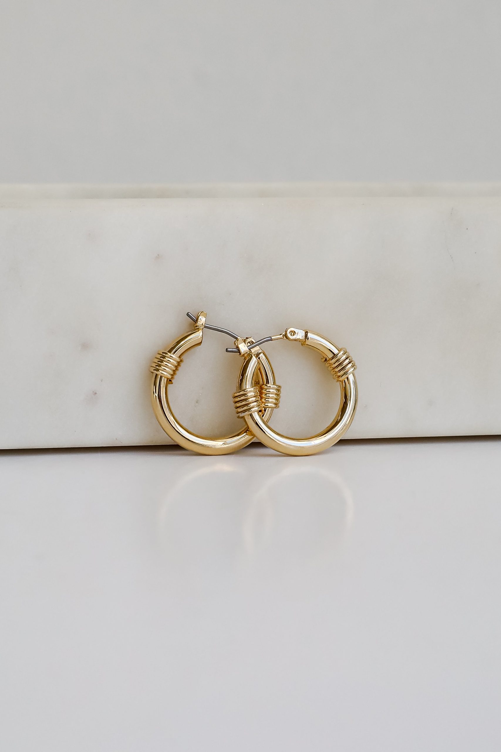 shopdressup_gold_small_hoop_earrings-2_8e4f8e78-35be-47b9-b9ac-0f8792a68fd2.jpg