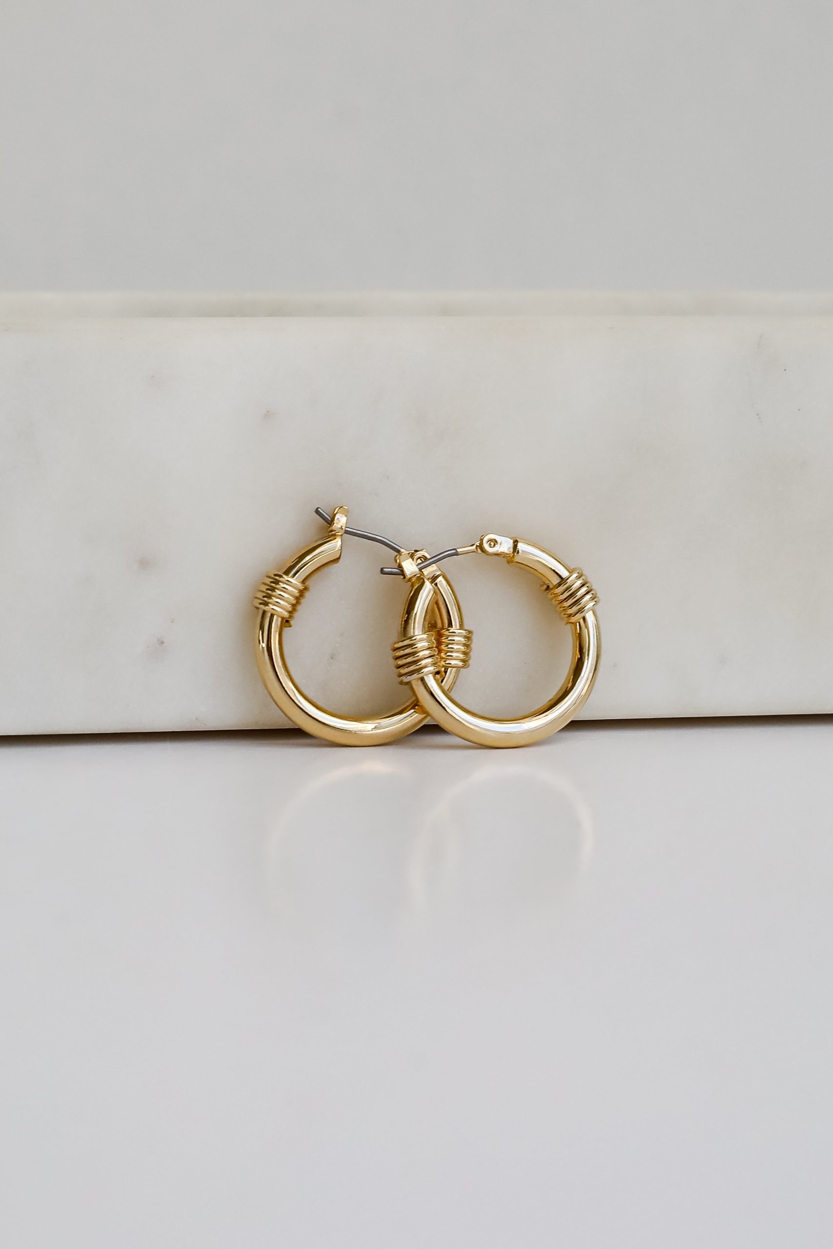 shopdressup_gold_small_hoop_earrings_c8fa84cf-63fd-4359-915c-d430f82b7686.jpg